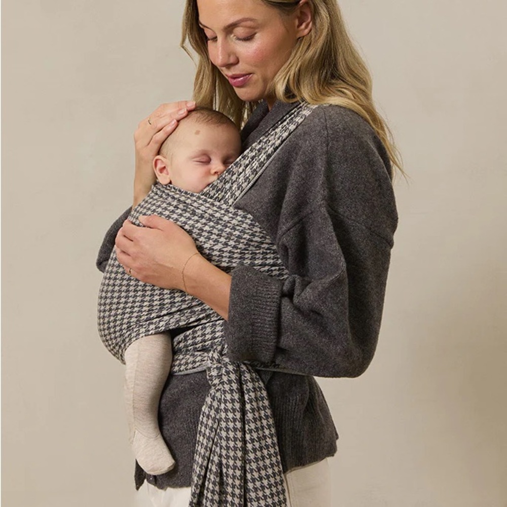 Solly Baby Black and White Houndstooth Wrap